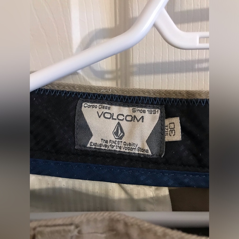 Volcom Shorts - Picture 3 of 4
